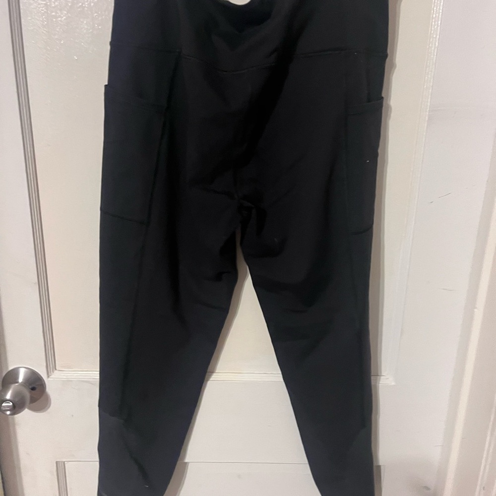 Women's Black High-Waist Performance Leggings - Picture 4 of 4